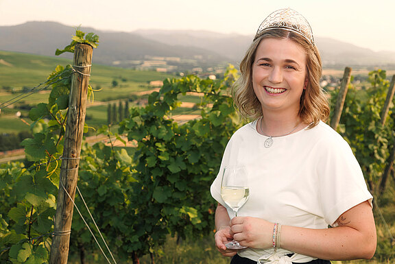 Julia Noll aus Buggingen ist Badische Weinkönigin 2023/24